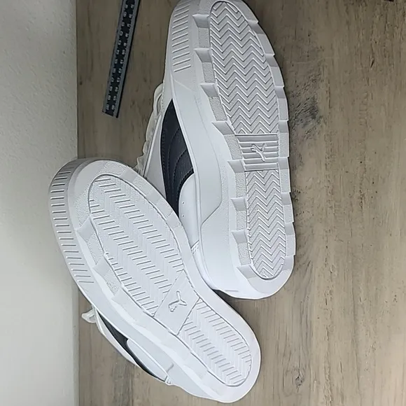 NEW Puma Platform Sneakers