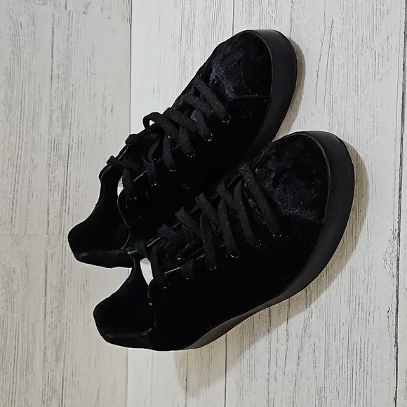 New  Rag &amp; bone low top crushed velvet in black women's size 40