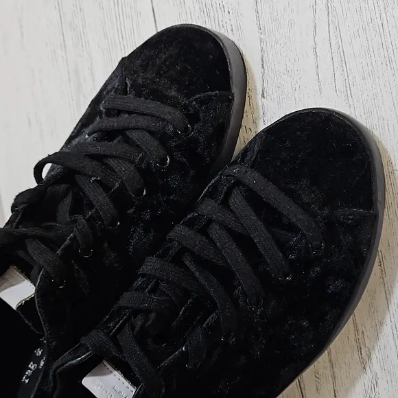New  Rag &amp; bone low top crushed velvet in black women's size 40