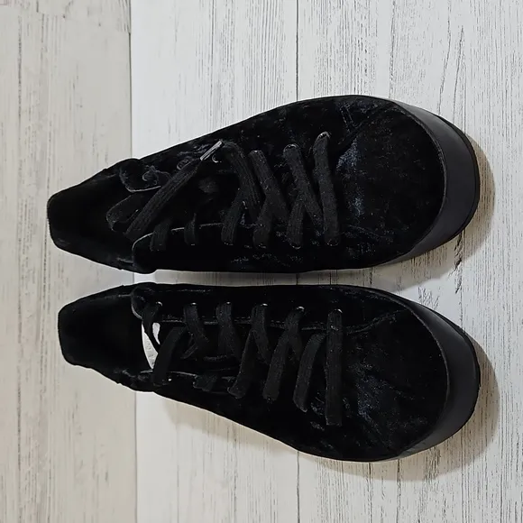 New  Rag &amp; bone low top crushed velvet in black women's size 40