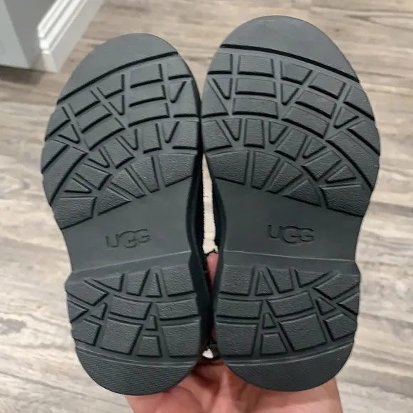 New UGG Toddler Black/Silver Star Tillee Boots