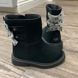 New UGG Toddler Black/Silver Star Tillee Boots