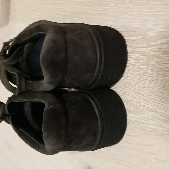 NEW Vince Camuto Neela Black on Black Suede Leather Sneakers