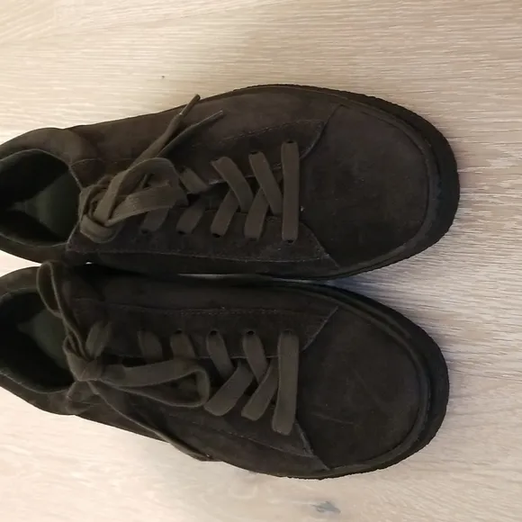NEW Vince Camuto Neela Black on Black Suede Leather Sneakers