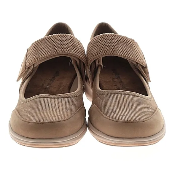 NEW Walking Cradles Tan Flats Walking Shoes Women’s Size 7.5M