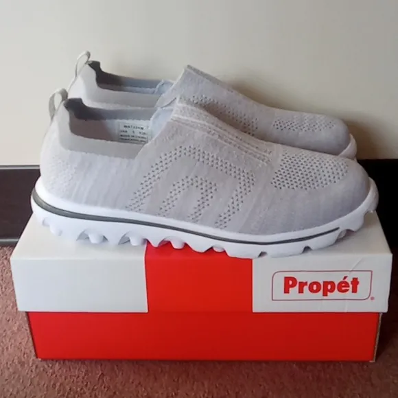 NEW with Box size 9 Wide Propet Grey Sneakers Comfort shoes