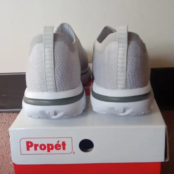 NEW with Box size 9 Wide Propet Grey Sneakers Comfort shoes