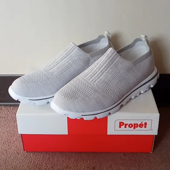 NEW with Box size 9 Wide Propet Grey Sneakers Comfort shoes