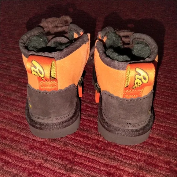 New with box UGG licensed Reese's Hershey's kid boots size 12 little kid Neumel