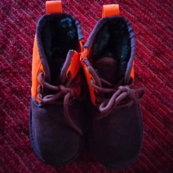New with box UGG licensed Reese's Hershey's kid boots size 12 little kid Neumel