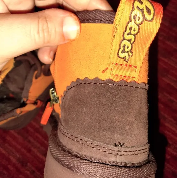 New with box UGG licensed Reese's Hershey's kid boots size 12 little kid Neumel