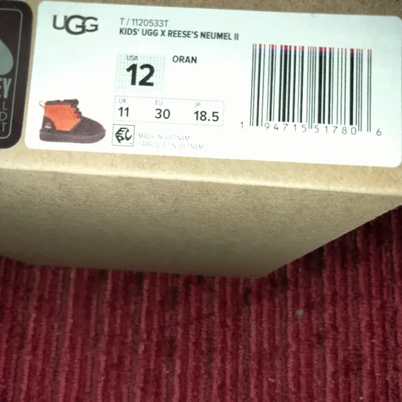 New with box UGG licensed Reese's Hershey's kid boots size 12 little kid Neumel