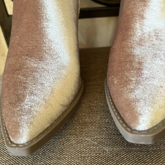 New women’s Sz 10 solid pointed toe over the knee taupe stunning stylish boots