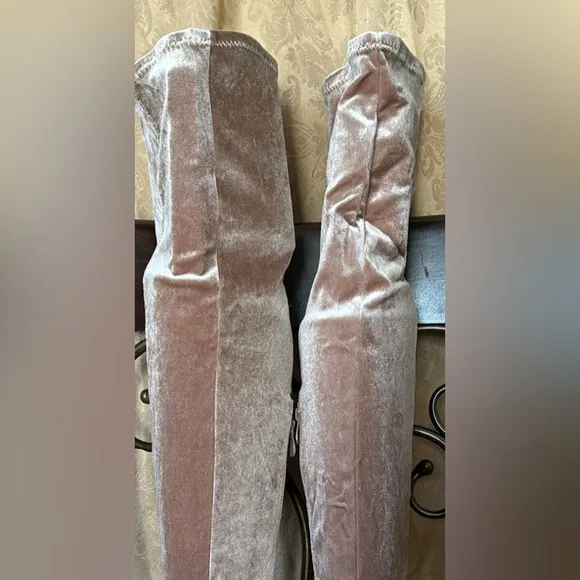 New women’s Sz 10 solid pointed toe over the knee taupe stunning stylish boots