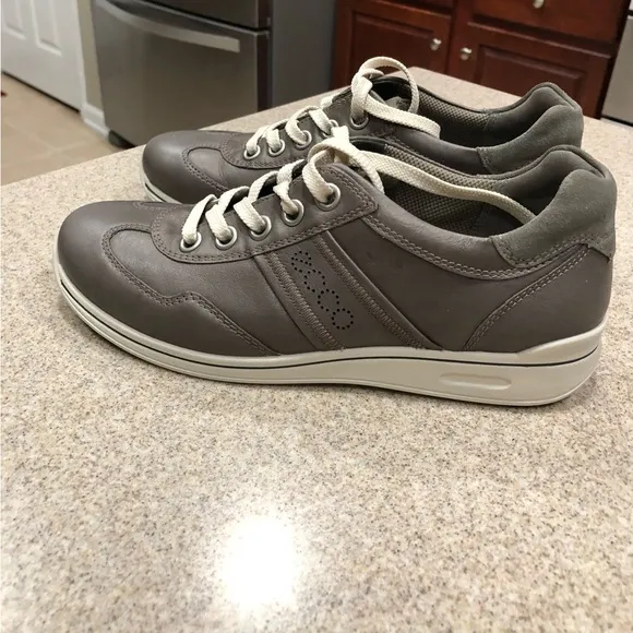 New/never worn Ecco women’s shoes. Size 7-7.5.