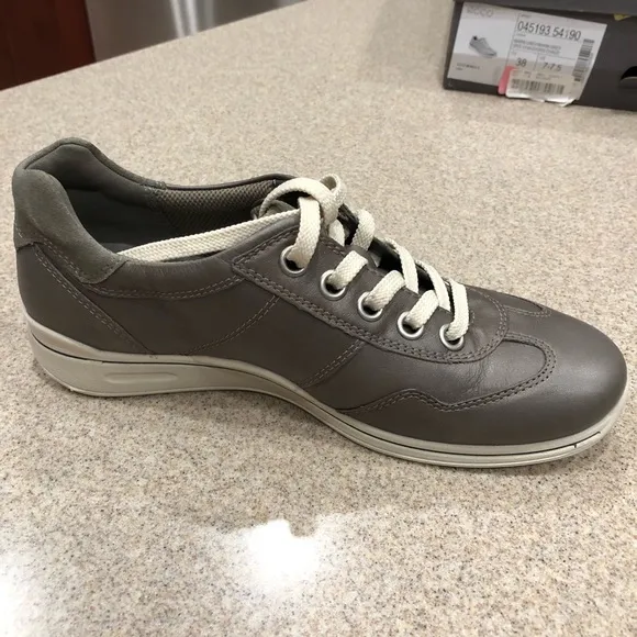 New/never worn Ecco women’s shoes. Size 7-7.5.