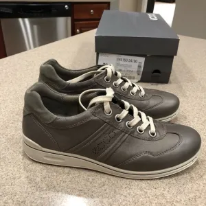 New/never worn Ecco women’s shoes. Size 7-7.5.