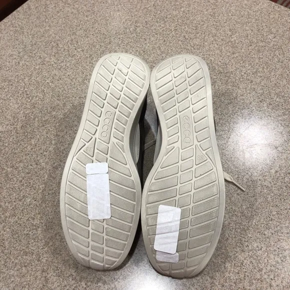 New/never worn Ecco women’s shoes. Size 7-7.5.
