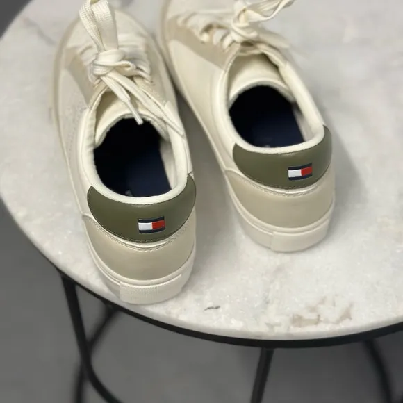 NFS new Tommy Hilfiger shoes sneakers ladies size 8,5