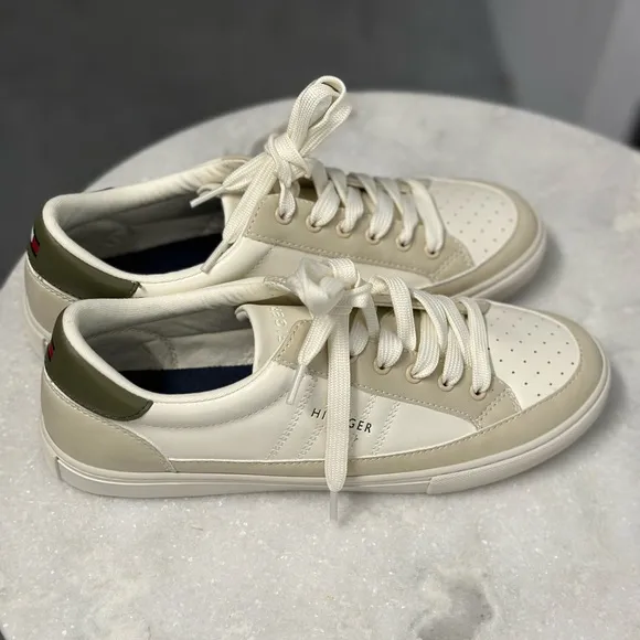 NFS new Tommy Hilfiger shoes sneakers ladies size 8,5