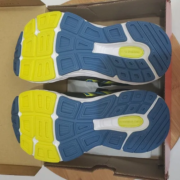 NIB 13 X-Wide Little Boys, 680 V6 Velcro Hook &amp; Loop Running Shoe by New Balance