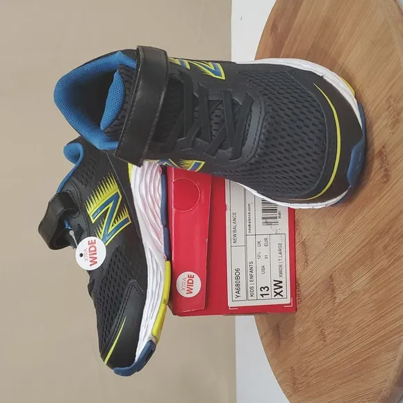 NIB 13 X-Wide Little Boys, 680 V6 Velcro Hook &amp; Loop Running Shoe by New Balance
