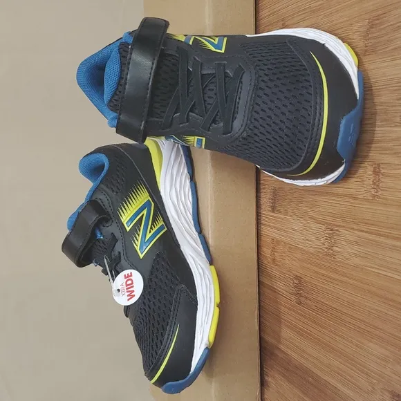 NIB 13 X-Wide Little Boys, 680 V6 Velcro Hook &amp; Loop Running Shoe by New Balance