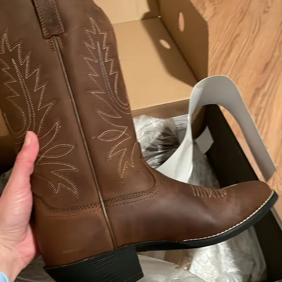 NIB Ariat Women’s R Toe Heritage Western Boot