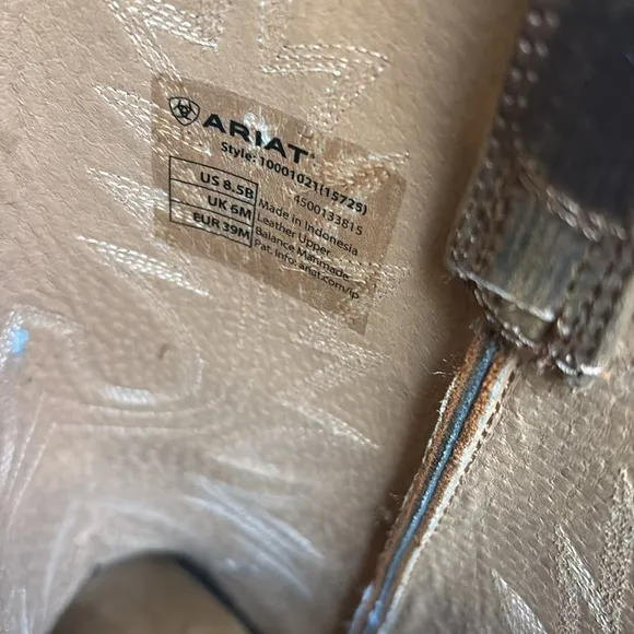 NIB Ariat Women’s R Toe Heritage Western Boot