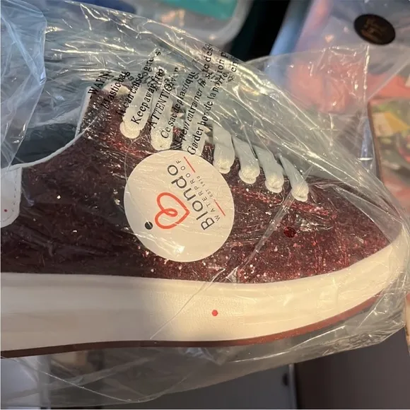 NIB Blondo Burgundy Sequin Diva Platform Sneakers Women’s Size 7