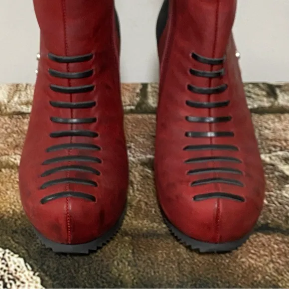 NIB John Fluevog Red Maleika Boots Size 9
