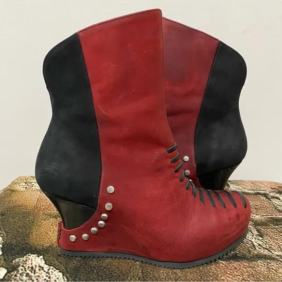 NIB John Fluevog Red Maleika Boots Size 9