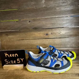 NIB New Big Kids Keen Motozoa‎ Gray Outdoor Water Hiking Shoes Sandals Size 5 Y