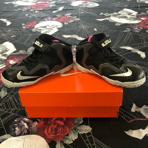 NIB RARE NIKE LEBRON JAMES XI TD TODDLER SHOES 8c