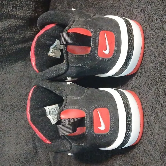 Nike Air Cringe( 2004 Rare!) BRAND NEW NEVER TRIED ON! Mens Size-13
