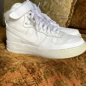 Nike Air Force 1 High-Top Sneakers boy’s size 5 or women’s size 6.5