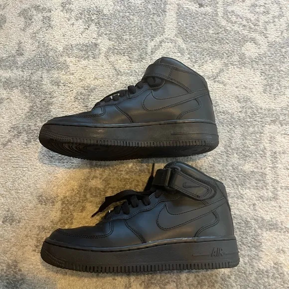Nike Air Force 1 Mid LE &quot;Black&quot; Grade School Boys' Shoe