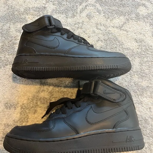 Nike Air Force 1 Mid LE &quot;Black&quot; Grade School Boys' Shoe