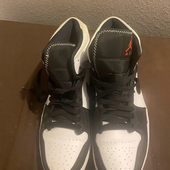 Nike Air Jordan 1 Mid SE Red Black Toe Excellent Condition men size 13