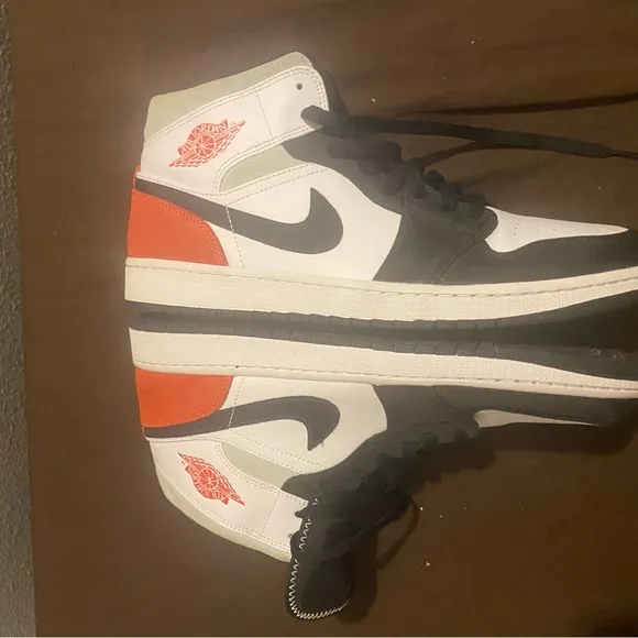 Nike Air Jordan 1 Mid SE Red Black Toe Excellent Condition men size 13