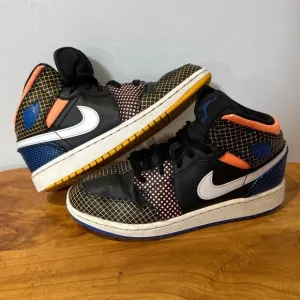 Nike Air Jordan 1 MID Youth Size 3.5Y Colourful GriSchool Sneakers Sho