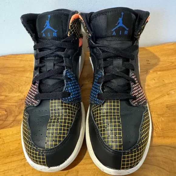 Nike Air Jordan 1 MID Youth Size 3.5Y Colourful GriSchool Sneakers Sho