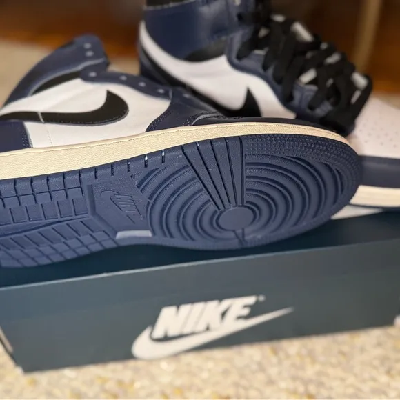 Nike Air Jordan 1 Retro High OG - Navy and White