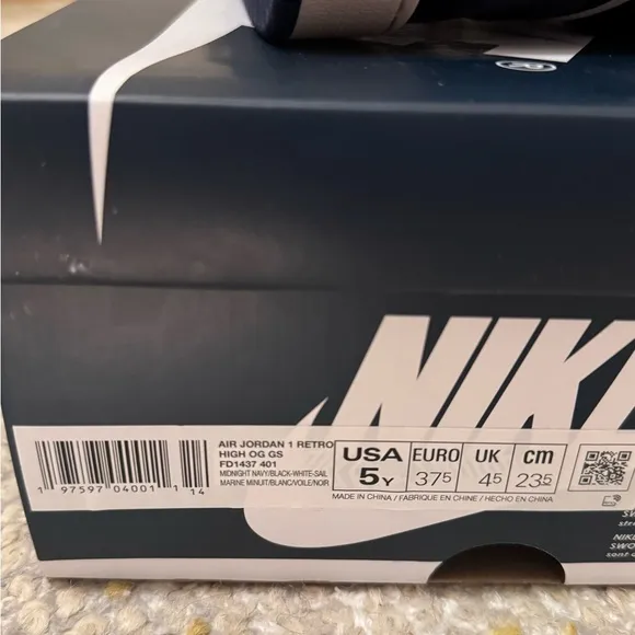 Nike Air Jordan 1 Retro High OG - Navy and White