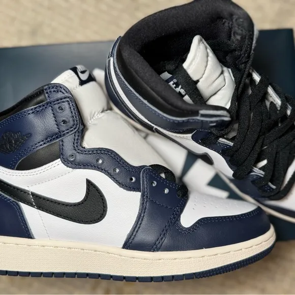 Nike Air Jordan 1 Retro High OG - Navy and White