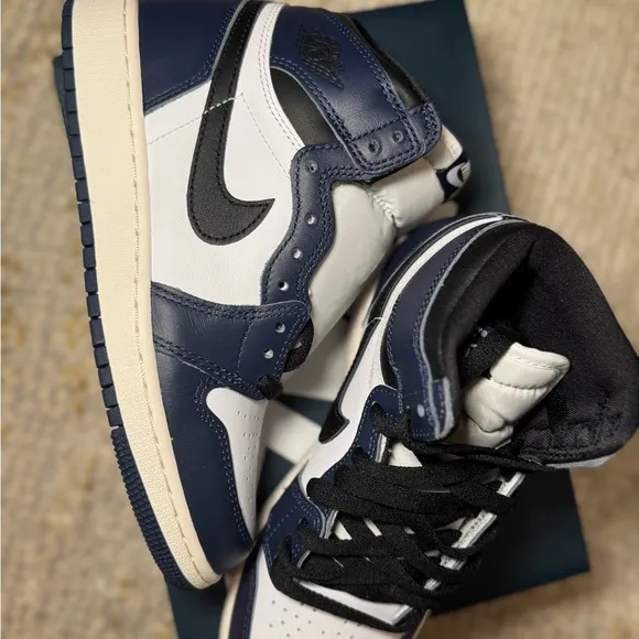 Nike Air Jordan 1 Retro High OG - Navy and White