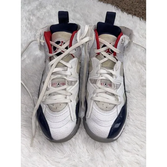 Nike Air Jordan Boys Sz. 4.5 Classic “ Jumpman” High Top Sneaker. Fantastic Pair
