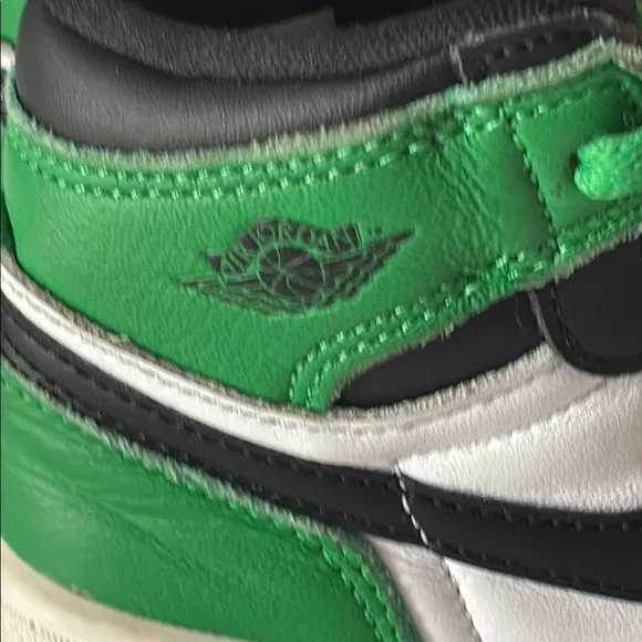 Nike Air Jordan EUC Black, Green &amp; white High-Top Sneakers size 9C