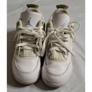 Nike Air Jordan size 12c Boys youth sneakers athletic Retro 4 White And Cream