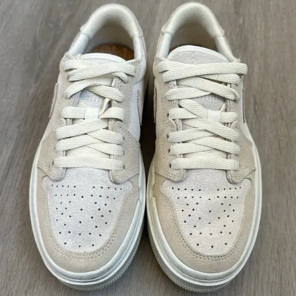 NIKE AIR JORDAN women’s EVALUATE Low women’s size 5 coconut Milk suede sneakers